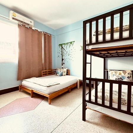Baan Nampetch Hostel Bangkok Zewnętrze zdjęcie
