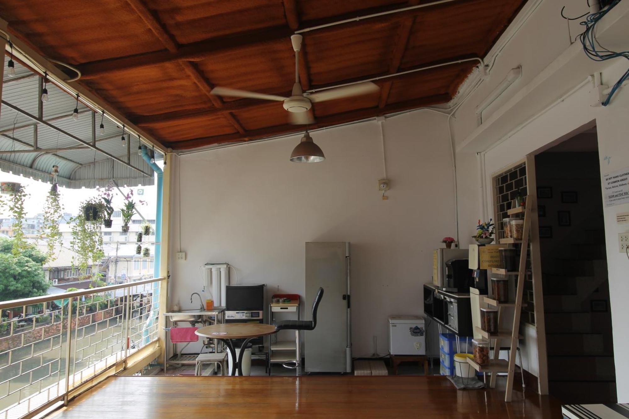 Baan Nampetch Hostel Bangkok Zewnętrze zdjęcie