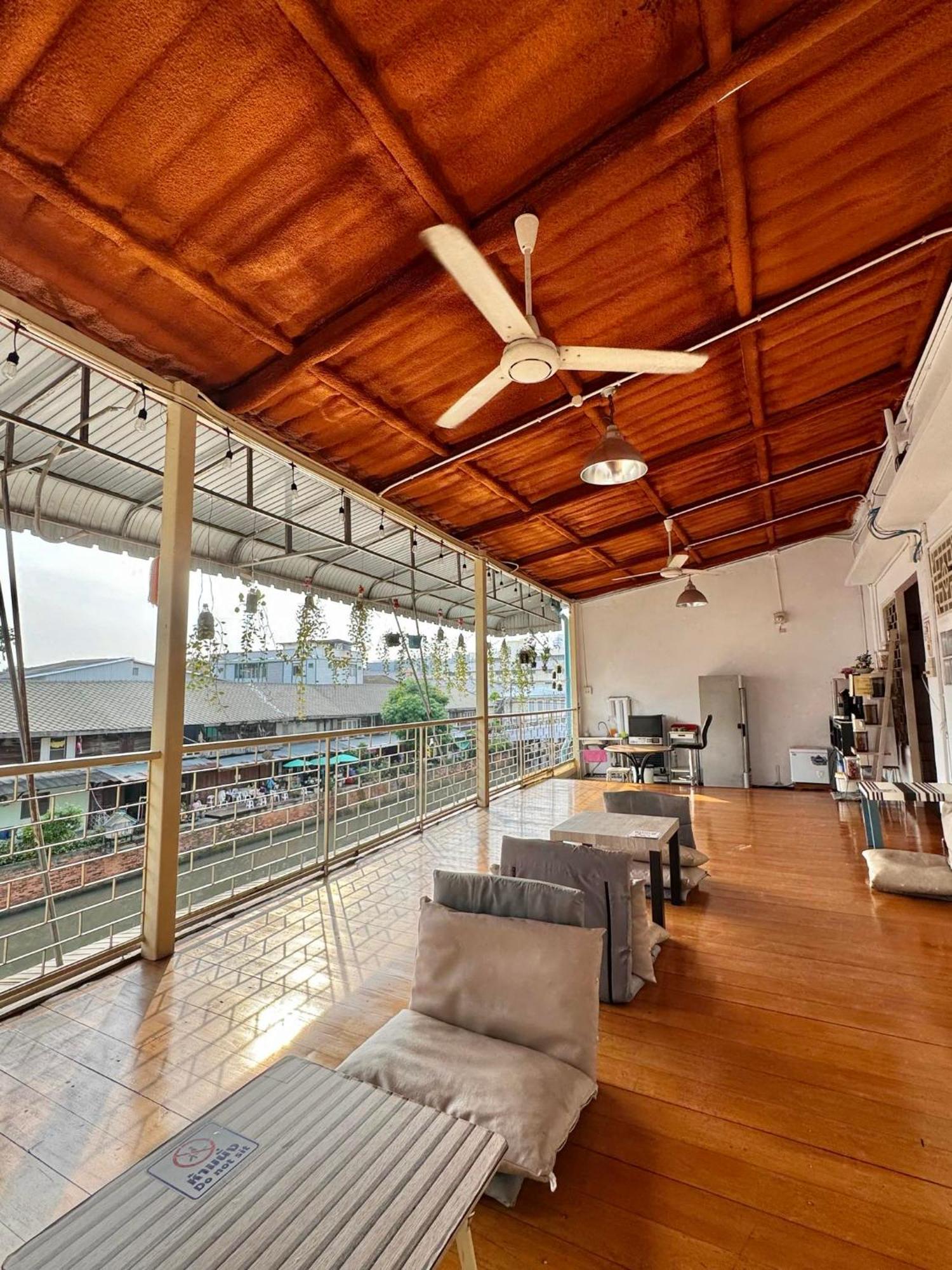 Baan Nampetch Hostel Bangkok Zewnętrze zdjęcie